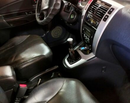 Хендай Туксон, об'ємом двигуна 2 л та пробігом 190 тис. км за 7000 $, фото 2 на Automoto.ua