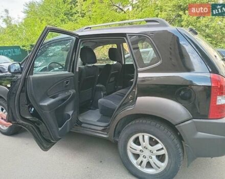 Хендай Туксон, объемом двигателя 2 л и пробегом 123 тыс. км за 8300 $, фото 3 на Automoto.ua
