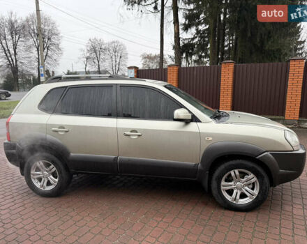 Хендай Туксон, объемом двигателя 2 л и пробегом 248 тыс. км за 7300 $, фото 5 на Automoto.ua