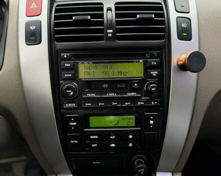 Хендай Туксон, объемом двигателя 2 л и пробегом 248 тыс. км за 7300 $, фото 16 на Automoto.ua