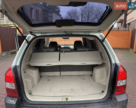 Хендай Туксон, объемом двигателя 2 л и пробегом 248 тыс. км за 7300 $, фото 14 на Automoto.ua