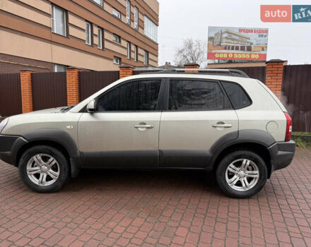 Хендай Туксон, объемом двигателя 2 л и пробегом 248 тыс. км за 7300 $, фото 4 на Automoto.ua