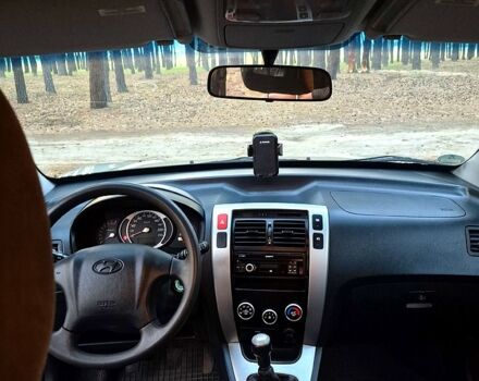 Хендай Туксон, объемом двигателя 1.6 л и пробегом 200 тыс. км за 8200 $, фото 6 на Automoto.ua