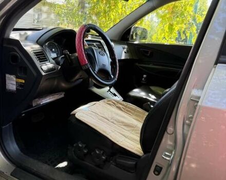 Хендай Туксон, объемом двигателя 2 л и пробегом 231 тыс. км за 8100 $, фото 5 на Automoto.ua