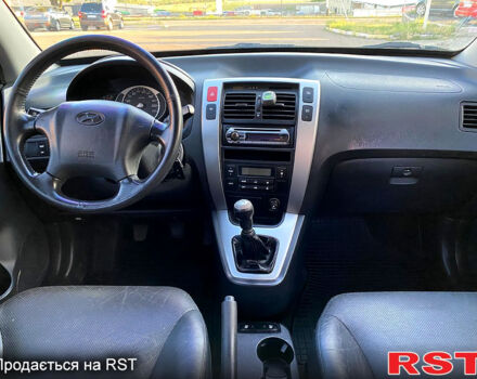Хендай Туксон, объемом двигателя 2 л и пробегом 179 тыс. км за 7800 $, фото 9 на Automoto.ua