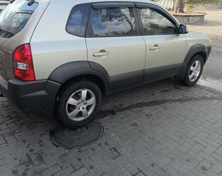Хендай Туксон, объемом двигателя 2 л и пробегом 250 тыс. км за 7300 $, фото 3 на Automoto.ua