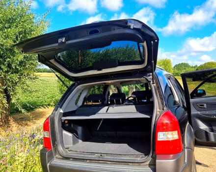 Хендай Туксон, объемом двигателя 2 л и пробегом 212 тыс. км за 7995 $, фото 8 на Automoto.ua