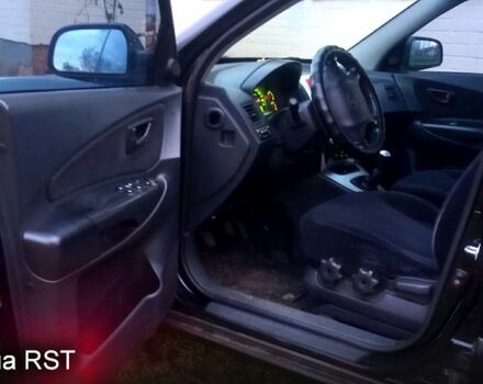 Хендай Туксон, объемом двигателя 2 л и пробегом 179 тыс. км за 8300 $, фото 7 на Automoto.ua