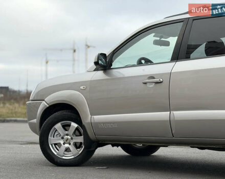 Хендай Туксон, об'ємом двигуна 1.98 л та пробігом 168 тис. км за 8899 $, фото 16 на Automoto.ua