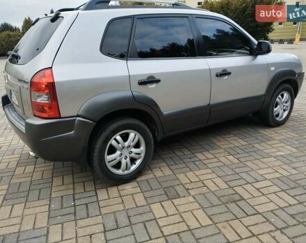 Хендай Туксон, объемом двигателя 2 л и пробегом 250 тыс. км за 7500 $, фото 7 на Automoto.ua