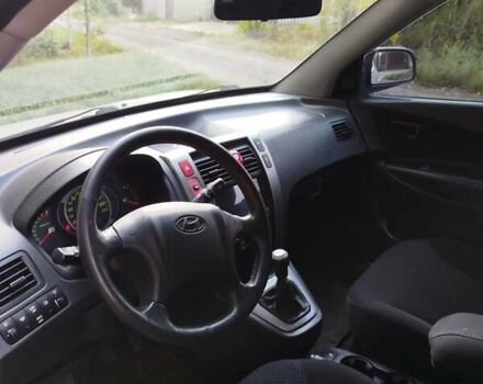 Хендай Туксон, объемом двигателя 2 л и пробегом 255 тыс. км за 7950 $, фото 7 на Automoto.ua