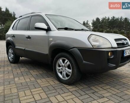 Хендай Туксон, объемом двигателя 2 л и пробегом 250 тыс. км за 7500 $, фото 2 на Automoto.ua