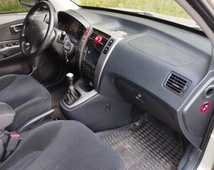 Хендай Туксон, объемом двигателя 2 л и пробегом 255 тыс. км за 7950 $, фото 9 на Automoto.ua