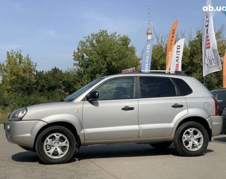Хендай Туксон 2008 в Бердичеве на Automoto.ua Хендай Туксон, объемом двигателя 2 л и пробегом 196 тыс. км за 7955 $, фото 12 на Automoto.ua