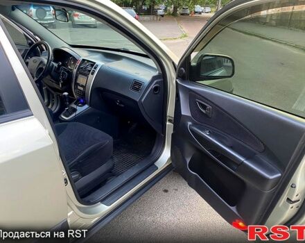 Хендай Туксон, объемом двигателя 2 л и пробегом 226 тыс. км за 7950 $, фото 5 на Automoto.ua