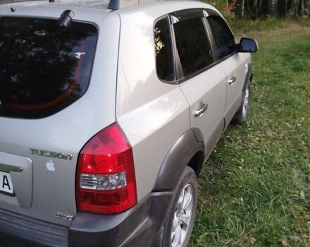 Хендай Туксон, объемом двигателя 2 л и пробегом 255 тыс. км за 7950 $, фото 8 на Automoto.ua