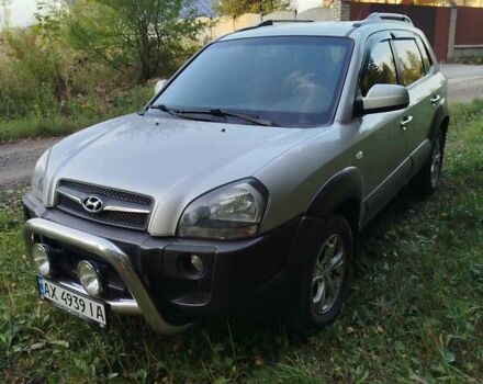 Хендай Туксон, объемом двигателя 2 л и пробегом 255 тыс. км за 7950 $, фото 2 на Automoto.ua