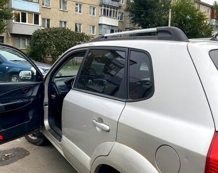Хендай Туксон, объемом двигателя 2 л и пробегом 192 тыс. км за 4150 $, фото 7 на Automoto.ua