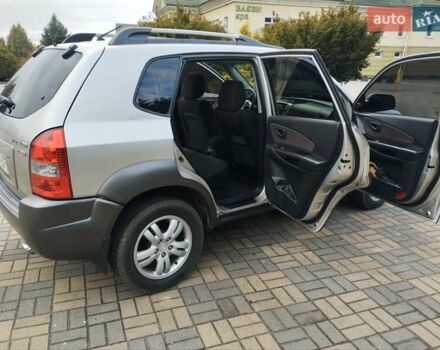 Хендай Туксон, объемом двигателя 2 л и пробегом 250 тыс. км за 7500 $, фото 22 на Automoto.ua