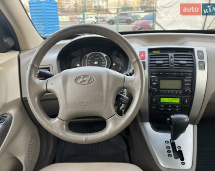 Хендай Туксон, объемом двигателя 2 л и пробегом 163 тыс. км за 8300 $, фото 17 на Automoto.ua