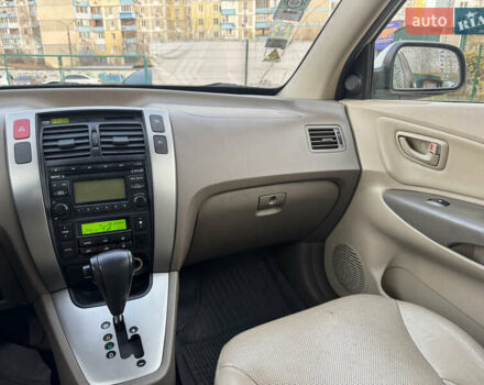 Хендай Туксон, объемом двигателя 2 л и пробегом 163 тыс. км за 8300 $, фото 16 на Automoto.ua