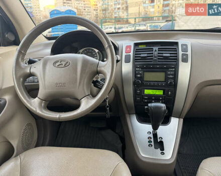Хендай Туксон, объемом двигателя 2 л и пробегом 163 тыс. км за 8300 $, фото 15 на Automoto.ua