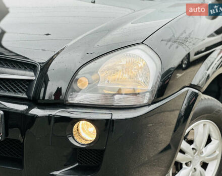 Хендай Туксон, объемом двигателя 2 л и пробегом 190 тыс. км за 8900 $, фото 2 на Automoto.ua