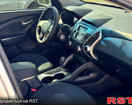 Хендай Туксон, объемом двигателя 2 л и пробегом 220 тыс. км за 12799 $, фото 3 на Automoto.ua