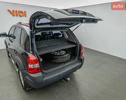 Хендай Туксон, объемом двигателя 2 л и пробегом 209 тыс. км за 9839 $, фото 6 на Automoto.ua