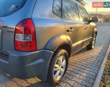 Хендай Туксон, объемом двигателя 2 л и пробегом 213 тыс. км за 10400 $, фото 15 на Automoto.ua