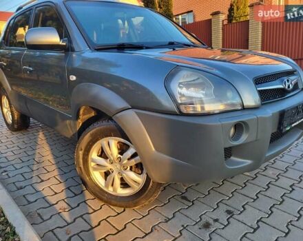 Хендай Туксон, объемом двигателя 2 л и пробегом 213 тыс. км за 10400 $, фото 5 на Automoto.ua