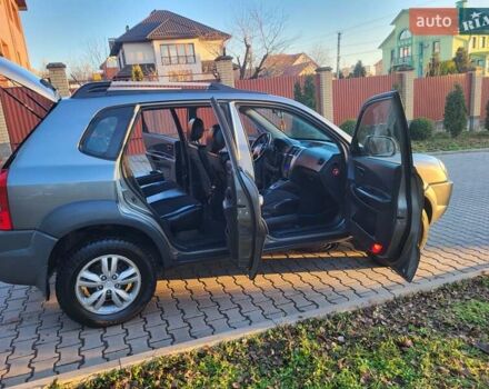 Хендай Туксон, объемом двигателя 2 л и пробегом 213 тыс. км за 10400 $, фото 52 на Automoto.ua