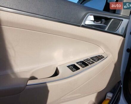 Хендай Туксон, об'ємом двигуна 2 л та пробігом 144 тис. км за 17400 $, фото 12 на Automoto.ua