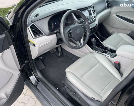 Хендай Туксон, объемом двигателя 2 л и пробегом 131 тыс. км за 14990 $, фото 23 на Automoto.ua