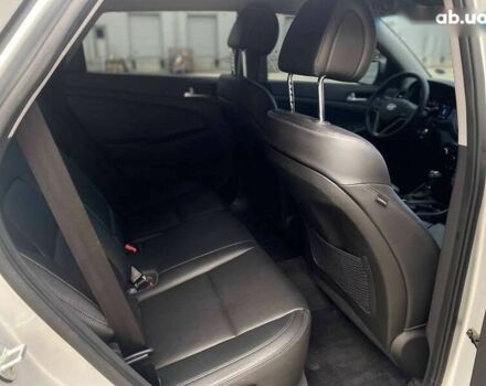 Хендай Туксон, объемом двигателя 1.7 л и пробегом 99 тыс. км за 16490 $, фото 18 на Automoto.ua