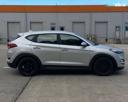 Хендай Туксон, объемом двигателя 1.7 л и пробегом 99 тыс. км за 16490 $, фото 3 на Automoto.ua