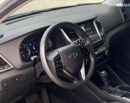 Хендай Туксон, объемом двигателя 1.7 л и пробегом 99 тыс. км за 15500 $, фото 11 на Automoto.ua
