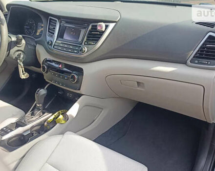 Хендай Туксон, объемом двигателя 2 л и пробегом 125 тыс. км за 15700 $, фото 21 на Automoto.ua