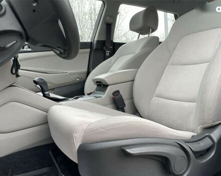Хендай Туксон, объемом двигателя 2 л и пробегом 108 тыс. км за 14999 $, фото 9 на Automoto.ua