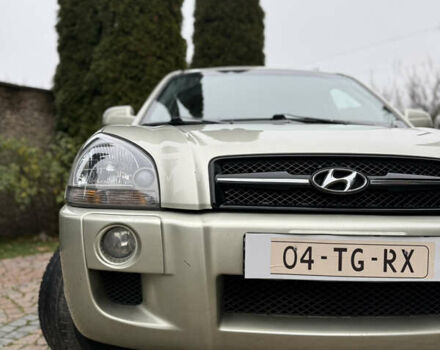 Жовтий Хендай Туксон, об'ємом двигуна 1.98 л та пробігом 192 тис. км за 6800 $, фото 1 на Automoto.ua