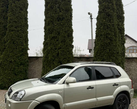 Жовтий Хендай Туксон, об'ємом двигуна 1.98 л та пробігом 192 тис. км за 6800 $, фото 2 на Automoto.ua