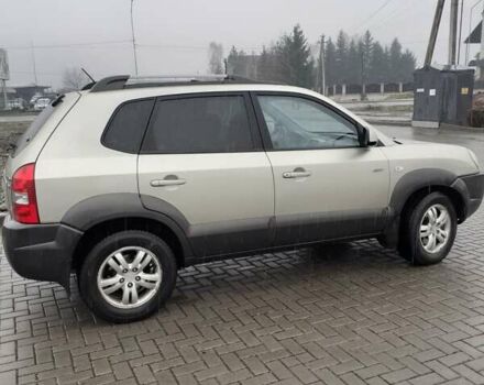 Желтый Хендай Туксон, объемом двигателя 2 л и пробегом 207 тыс. км за 8200 $, фото 3 на Automoto.ua