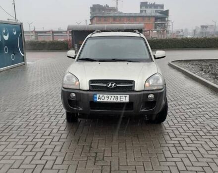 Желтый Хендай Туксон, объемом двигателя 2 л и пробегом 207 тыс. км за 8200 $, фото 1 на Automoto.ua