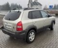 Желтый Хендай Туксон, объемом двигателя 2 л и пробегом 207 тыс. км за 8200 $, фото 4 на Automoto.ua