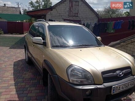 Хендай Туксон 2004 в Пятихатках на Automoto.ua Желтый Хендай Туксон, объемом двигателя 1.98 л и пробегом 210 тыс. км за 6000 $, фото 1 на Automoto.ua