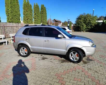 Серый Хендай Туксон, объемом двигателя 2 л и пробегом 178 тыс. км за 6200 $, фото 1 на Automoto.ua