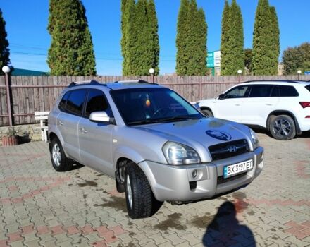 Серый Хендай Туксон, объемом двигателя 2 л и пробегом 178 тыс. км за 6200 $, фото 3 на Automoto.ua