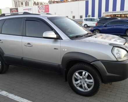 Серый Хендай Туксон, объемом двигателя 2 л и пробегом 207 тыс. км за 7500 $, фото 2 на Automoto.ua