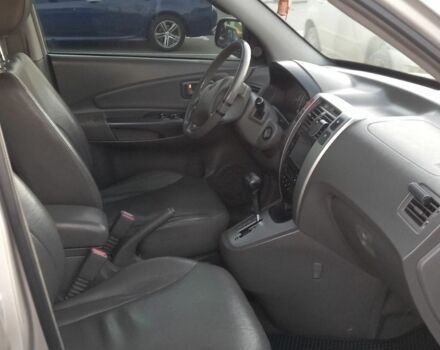 Серый Хендай Туксон, объемом двигателя 2 л и пробегом 207 тыс. км за 7500 $, фото 4 на Automoto.ua