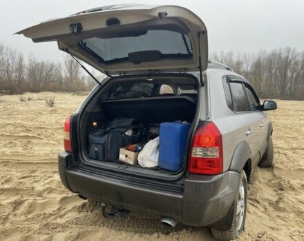 Серый Хендай Туксон, объемом двигателя 2 л и пробегом 267 тыс. км за 4300 $, фото 22 на Automoto.ua